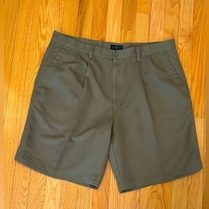 Olive-Khaki Dockers Golf/Walking Shorts Size 38 9.5” Inseam Pleated Relaxed Fit